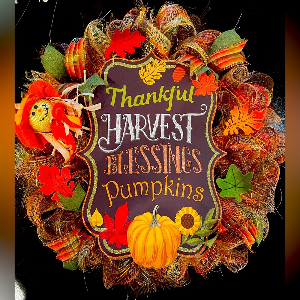 Get this darling fall wreath. So cute 😊